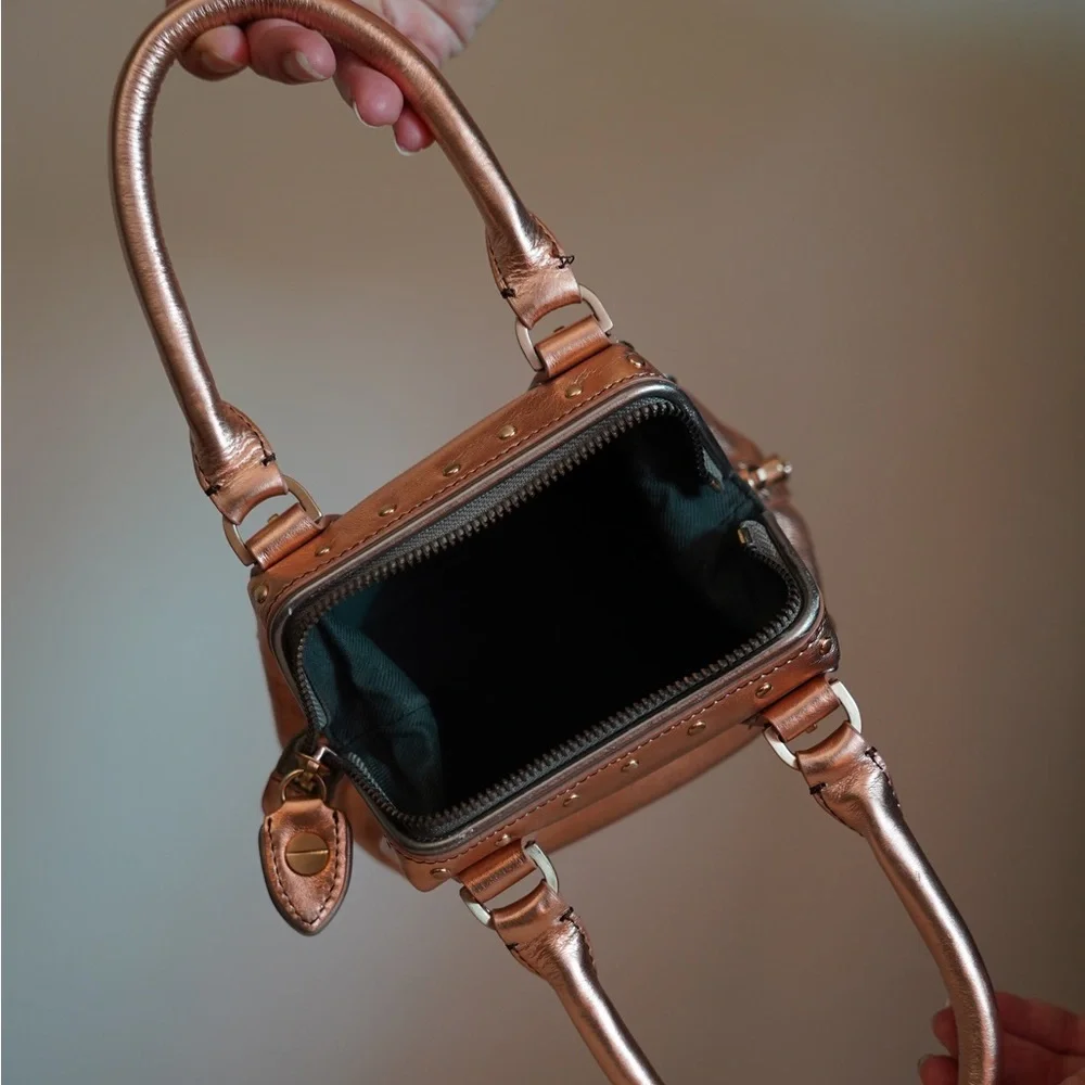 Chic Metallic Handbag - Picture 3 of 4